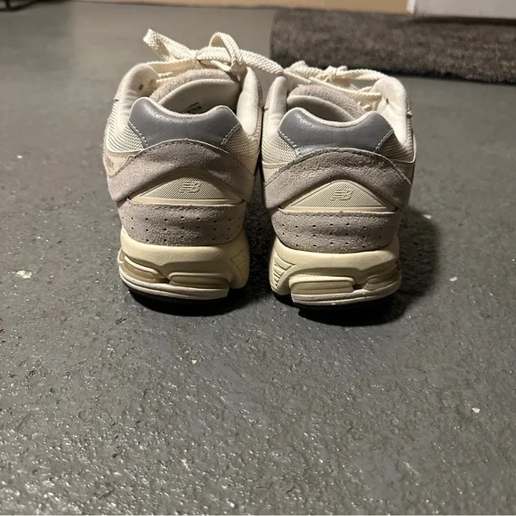 New Balance Beige 2002R Sneakers - Picture 5 of 6